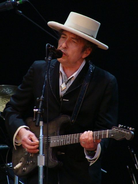 Bob Dylan, onstage in Victoria-Gasteiz (Spain), at the Azkena Rock Festival. Photo by Alberto Cabello CC BY 2.0