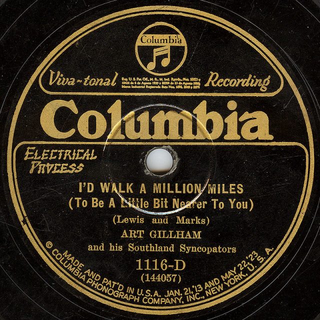 The label of an electrically recorded Columbia disc by Art Gillham from the mid-twenties.