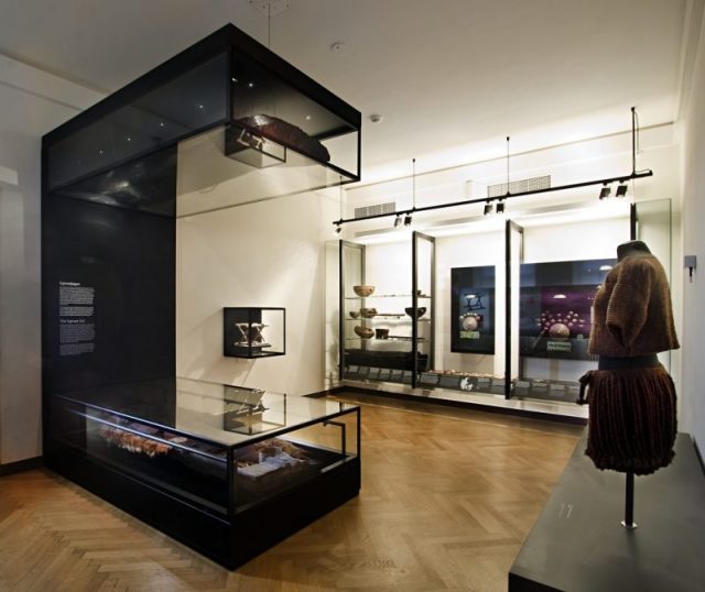 Exhibition of Egtved Girl. Photo by Nationalmuseet CC BY-SA 3.0