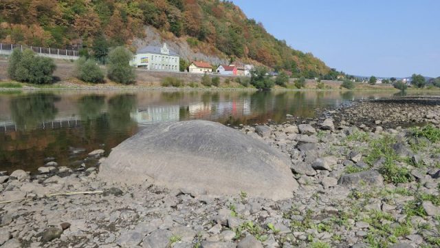 Hunger Stone in Techlovice. Photo by Dr. Bernd Gross CC BY-SA 3.0