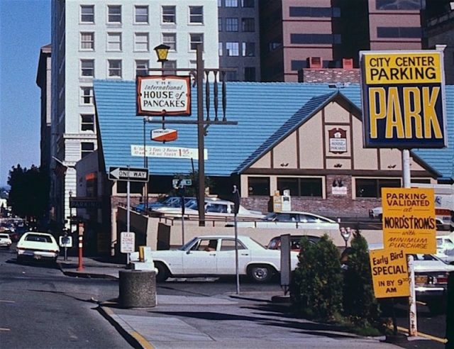 An IHOP in Portland, Oregon in 1983, with the older look and “International House of Pancakes” signage Photo by Steve Morgan CC BY SA 4.0