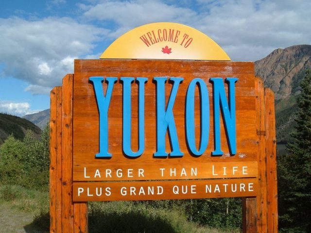 Yukon welcome sign.