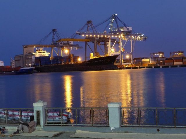 The Sam Ratulangi PB 1600 at the container terminal of Port Sudan in 2008. Photo by Bunks –CC BY 3.0
