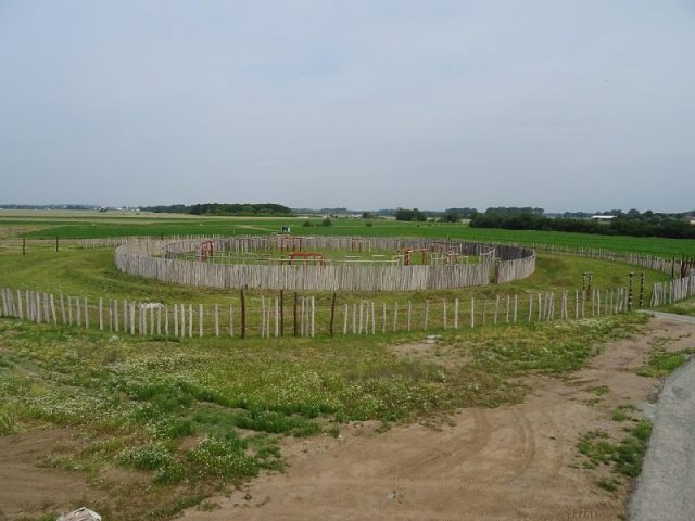 Reconstruction of the circular trench plant of Pömmelte Photo by Torsten Maue CC BY-SA 2.0