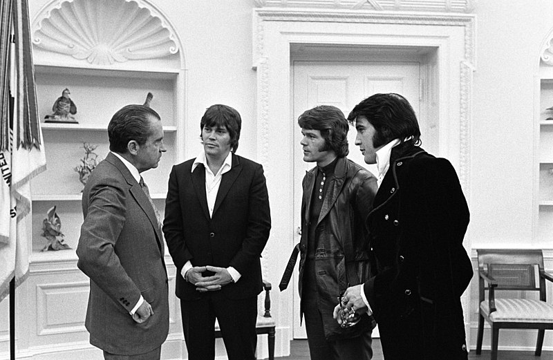 President Richard M. Nixon meeting Elvis Presley and his associates Jerry Schilling And Sonny West (Elvis’ bodyguards), December 21, 1970. Image taken by Nixon’s chief photographer, Ollie Atkins.