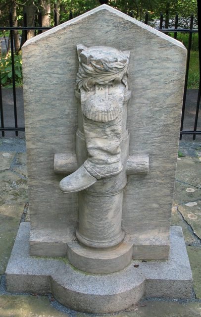 Boot Monument at Saratoga National Battlefield commemorating the wounded foot of Benedict Arnold. Photo by Americasroof CC BY-SA 2.5