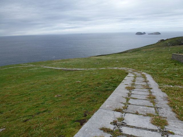 The remains of the Flannan lighthouse railway as of 2012. This view is looking approximately west-south-west from the lighthouse. The site of “Clapham Junction” is just visible at left centre. Photo by Chris Downer CC BY-SA 2.0