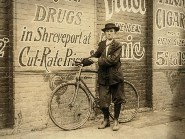 Howard Williams, thirteen year old delivery boy for Shreveport, La. Drug Company, 1913.