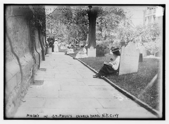 Lower Manhattan cemetery. Photo by Library of Congress