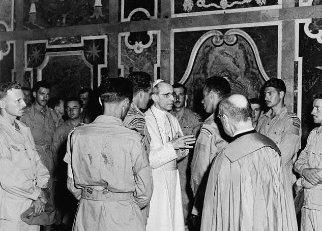 Members of the Canadian Royal 22nd Regiment in audience with Pope Pius XII, following the 1944 Liberation of Rome.
