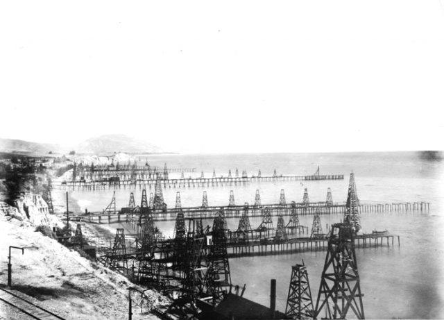 Oil wells on wharves built out over the ocean, Summerland oil field, 1902.
