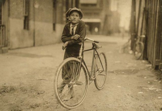 Messenger boy working for Mackay Telegraph Company, Waco, Texas, September 1913.