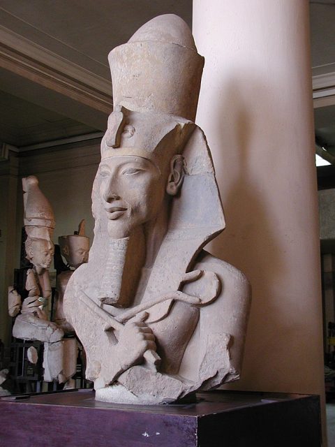 Statue of Akhenaten in the early Amarna style. Photo by Néfermaât CC BY-SA 2.5