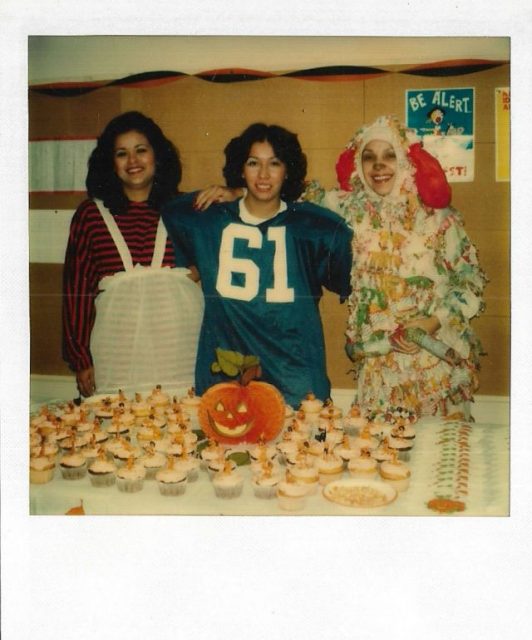 Bake those spooky cupcakes girls!