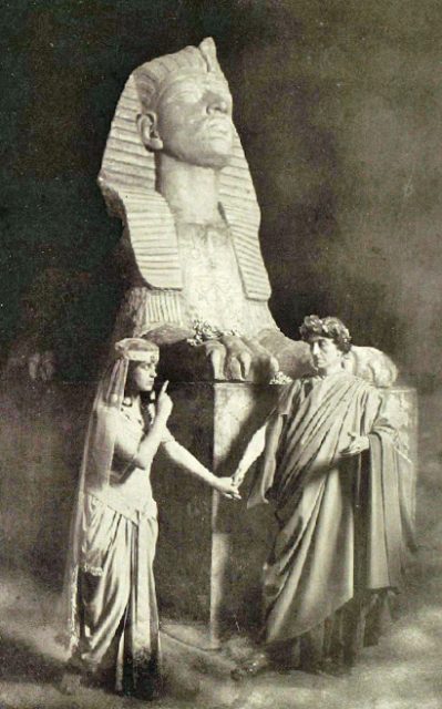 Gertrude Elliott and Johnston Forbes-Robertson in Bernard Shaw’s Caesar and Cleopatra, 1906.
