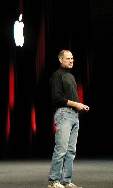Jobs on stage at Macworld Conference & Expo, San Francisco, January 11, 2005. Photo by mylerdude – Flickr CC BY 2.0