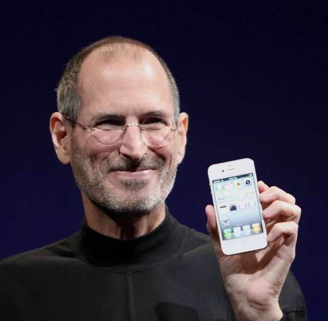 Steve Jobs shows off the iPhone 4 at the 2010 Worldwide Developers Conference. Photo by Matthew Yohe CC BY-SA 3.0