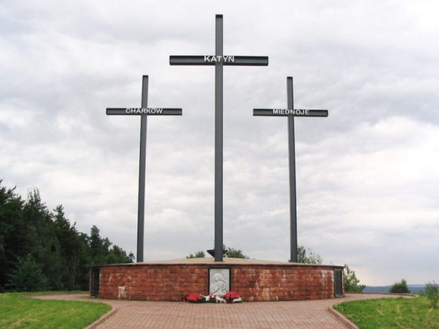 Katyn massacre monument. Photo by Goku122 CC BY-SA 3.0
