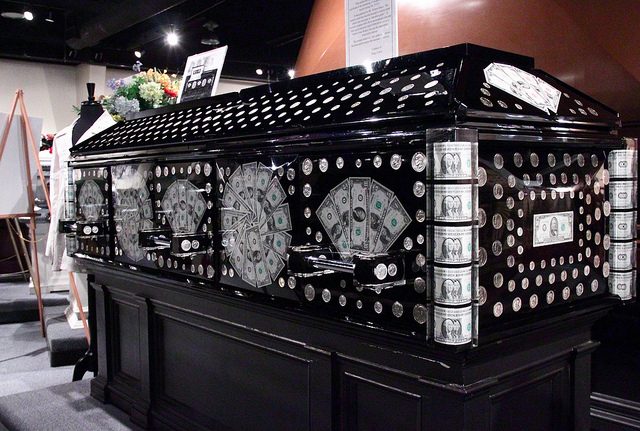 Wilson Baker used acrylic encapsulation to create this Money Casket, at National Funeral Museum, Houston, TX. Photo by PROA Yee CC BY 2.0