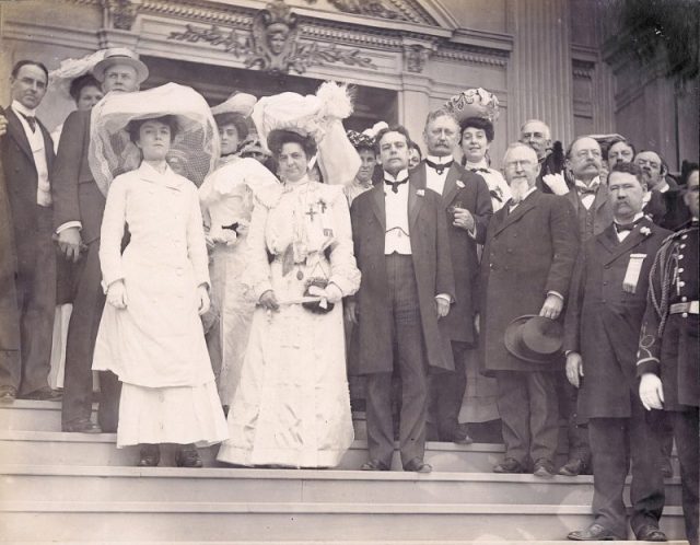 Alice Roosevelt and friends, 1904 World’s Fair.