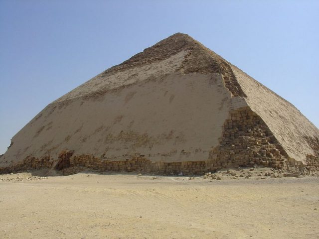 Pharaoh Sneferu’s Bent Pyramid in Dahshur, Egypt. Date: October 14, 2007. Photo by Ivrienen CC BY 3.0