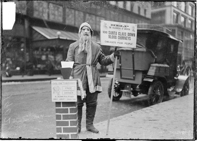 A man dressed as Santa Claus fundraising for Volunteers of America in Chicago, Illinois, in 1902.