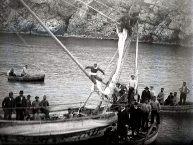 Antikythera wreck discovery, 1901.