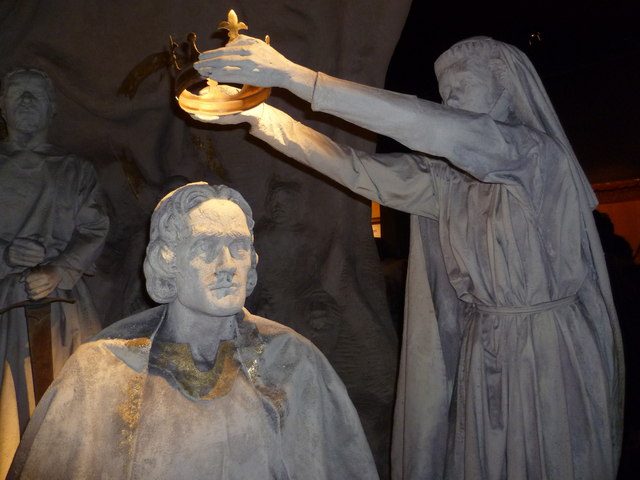 Bruce crowned King of Scots – modern tableau at Edinburgh Castle. Photo by Kim Traynor CC BY-SA 3.0