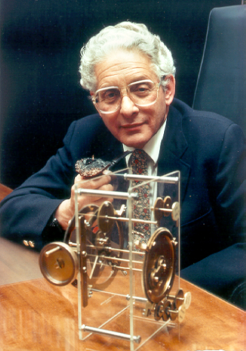 Derek J. de Solla Price (1922–1983) with a model of the Antikythera mechanism.