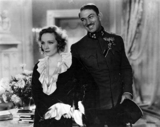 Marlene Dietrich and Victor Mclaglen in Dishonored (1931).
