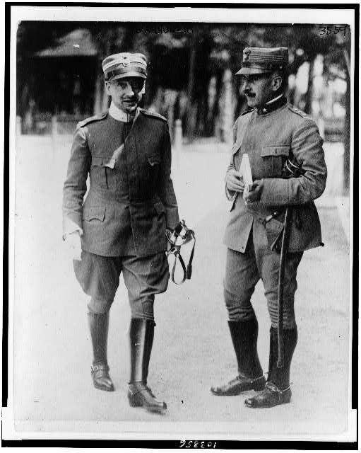 Gabriele D’Annunzio (left) with a fellow officer