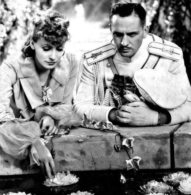 Garbo and Fredric March in Anna Karenina (1935).