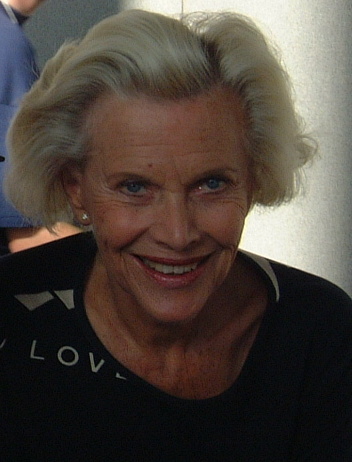 Honor Blackman in January 2000. Photo by Rob Young CC BY 2.0
