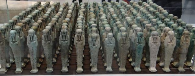 Troop of ushabtis (funerary servant figures) in the name of Neferibreheb, from the ancient city of Memphis, Egypt, 500 BC. On display at the Louvre-Lens. Photo by Serge Ottaviani CC BY-SA 3.0