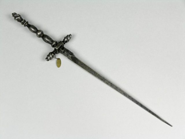 Another type of thrusting knife: a French poniard in the collection of Thinktank museum, Birmingham, England. Photo by Birmingham Museums Trust CC BY SA 4.0