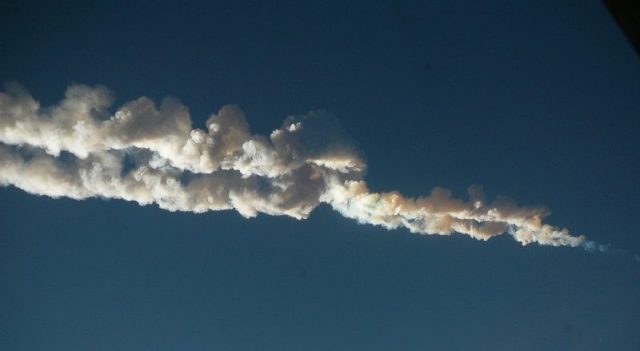 A picture taken of the smoke trail with the double plumes visible either side of the bulbous “mushroom cloud” cap. Photo by Nikita Plekhanov CC BY-SA 3.0
