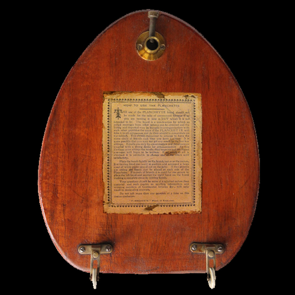 An early British automatic writing planchette, possibly Thomas Welton, 1860s. Photo by Brandon Hodge CC BY-SA 3.0