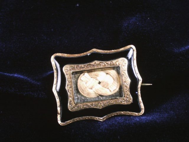 The Childrens Museum of Indianapolis – Hair brooch. Photo by Slide by Children’s Museum staff CC BY SA 3.0
