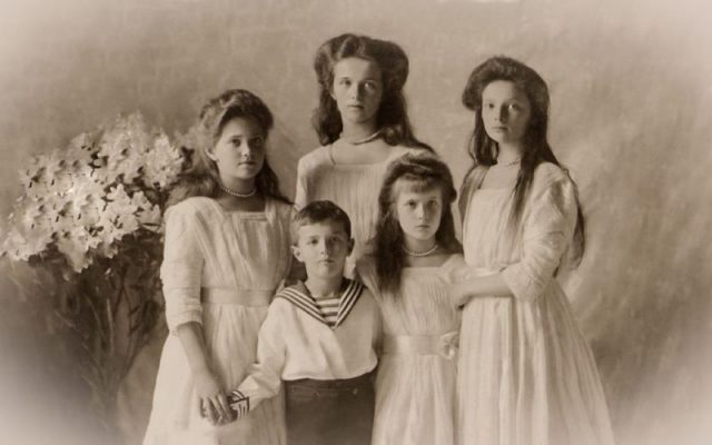 The Tsarevich Alexei and Grand Princesses Olga, Tatiana, Maria and Anastasia. Children of Emperor Nicholas II and Empress Alexandra Feodorovna. Photo from 1910.
