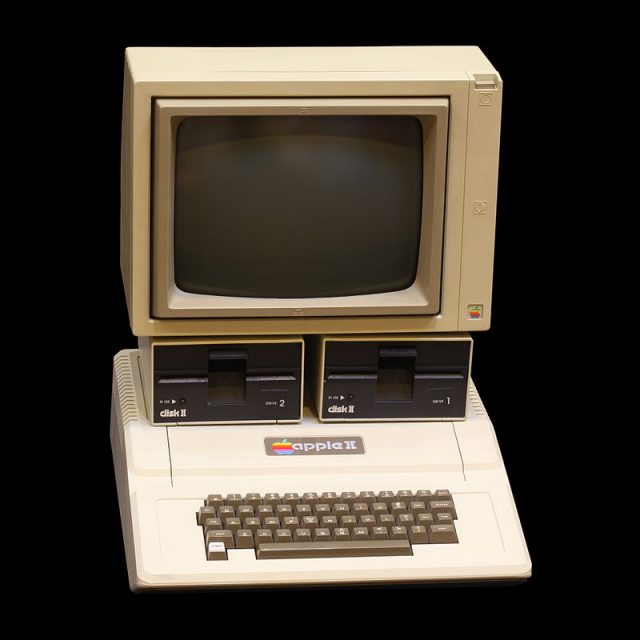 Apple II computer. On display at the Musée Bolo, EPFL, Lausanne. Photo by Rama CC BY-SA 2.0 fr