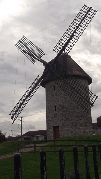 Mill Hill Park Windmill, England. Photo by Caroline Duff (Cazlou) CC BY-SA 4.0