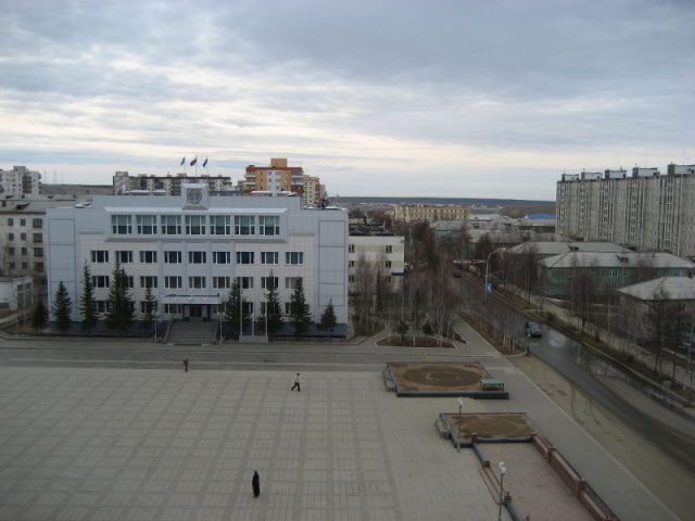 Central square in Mirny. Photo by alex.maksimov CC BY 3.0