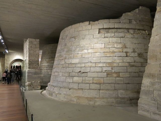 One of the walls of the castle preserved in the Medieval Louvre. This is the wall facing the city with the support pillar of the drawbridge, the main entrance to the Louvre.