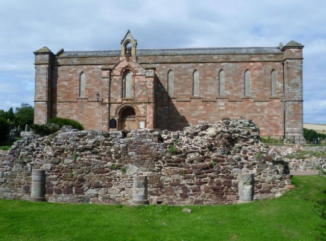 Coldingham Parish Church, built using stones taken from the ruined medieval priory. Remains of the monastic buildings can be seen in the foreground. Kim Traynor -CC BY-SA 3.0