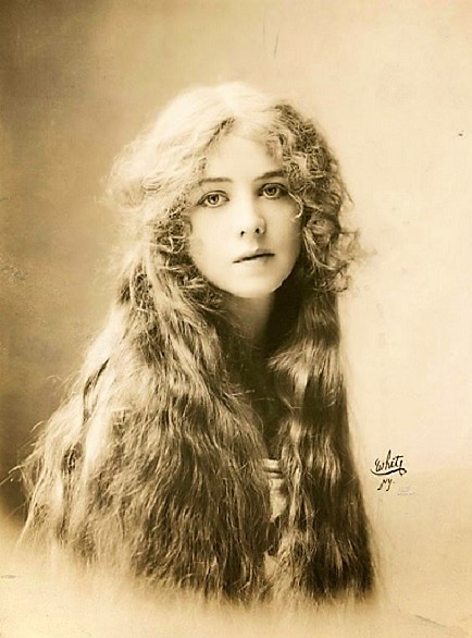 Lone Bright Eickemeyer, Broadway actress, photographed by Rudolf Eickemeyer Jr. 1912