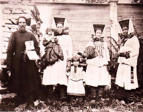 Meadow Mari family from Tsarevokokshaysk uyezd of the Russian Empire’s Kazan governorate