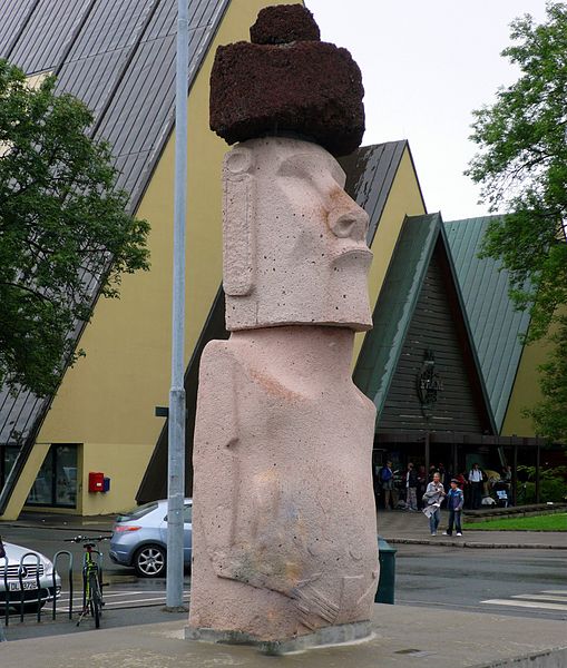 Moai, Kon-Tiki Museum, Oslo, Norway. Photo by Николай Максимович CC BY 3.0