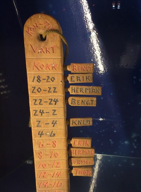 Parole list for the Kon-Tiki expedition, carved in wood by Thor Heyerdahl, and used onboard the Kon-Tiki expedition. Photo by Bjoertvedt CC BY-SA 4.0