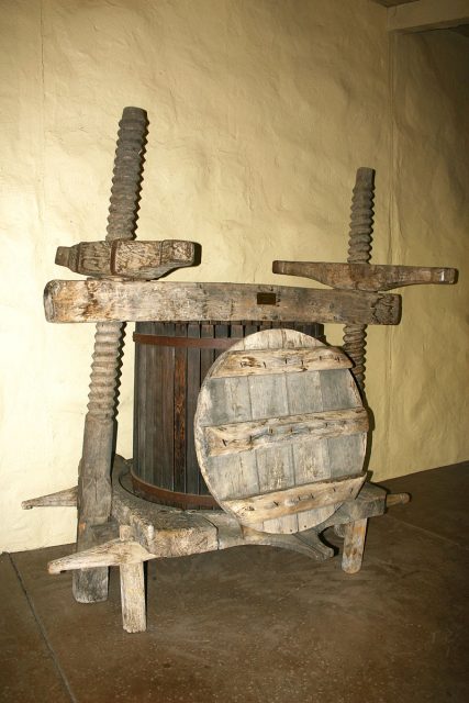 16th-century wine press Photo by Chris Lake – CC By 2.0