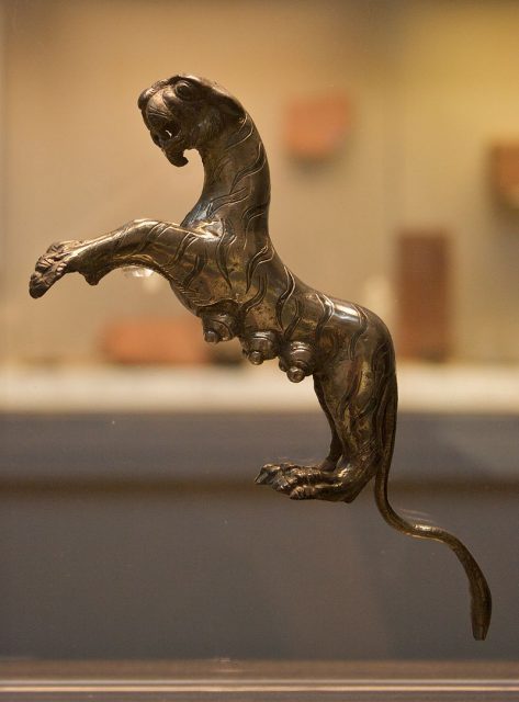 The silver “Hoxne Tigress” – the broken-off handle from an unknown object – is the best known single piece out of some 15,000 in the hoard. Photo by Mike Peel CC BY-SA 4.0